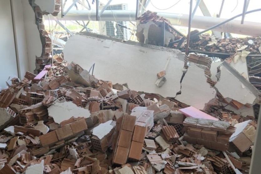 Deprem sonrası bina hasarı — fotoğraf eklenecek